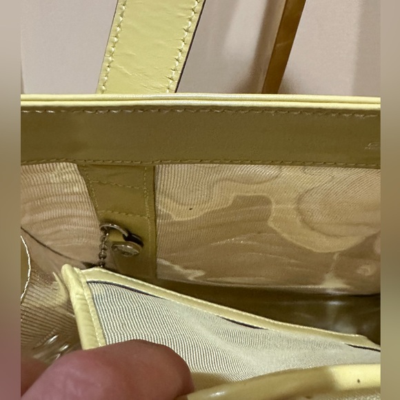 Gucci by Tom Ford Yellow Mesh Tote with Pouch - Picture 10 of 14